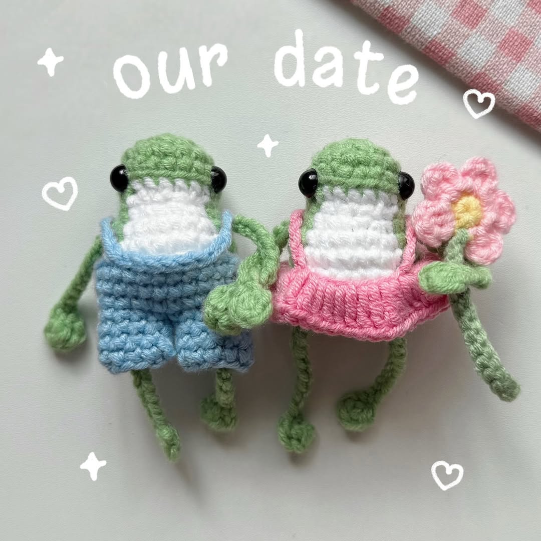 Froggie Besties Crochet Pattern