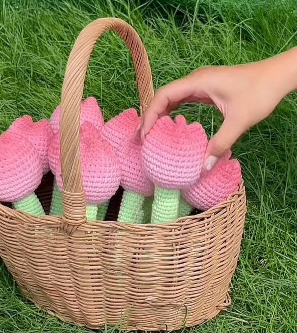 Tulip Kiss Lip Pouch Crochet Pattern